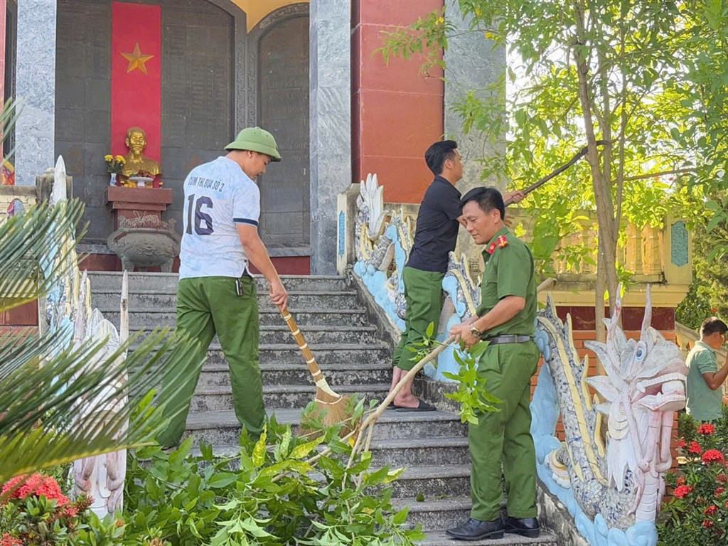 Anh-tin-bai